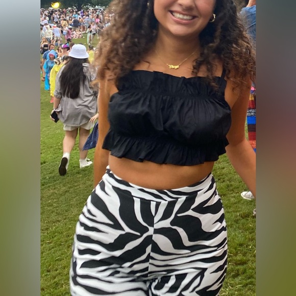 H&M Divided Ruffle Crop Top - Picture 2 of 2